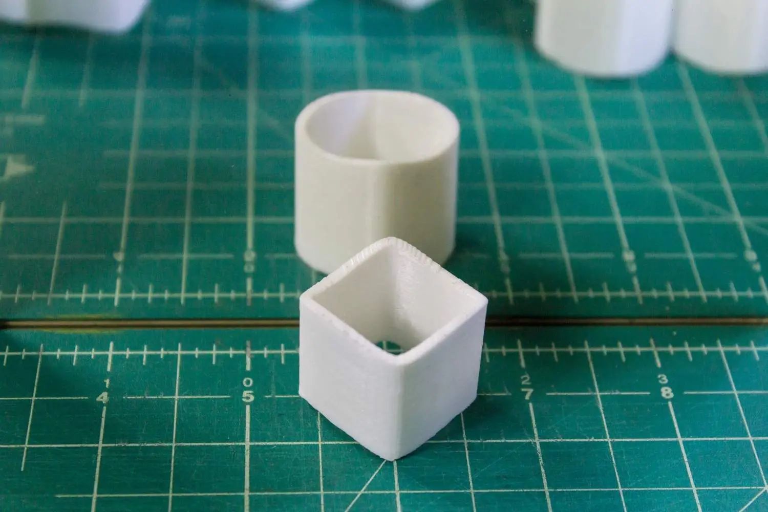 Sugihara's ambiguous cylinder illusion set